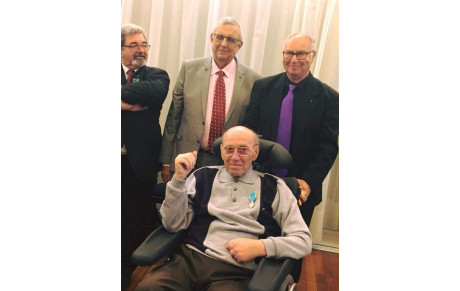 Cosimo reçoit la médaille Jeunesse et Sport